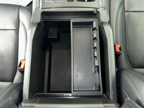 Used 2024 Ford Expedition Max XLT image 11