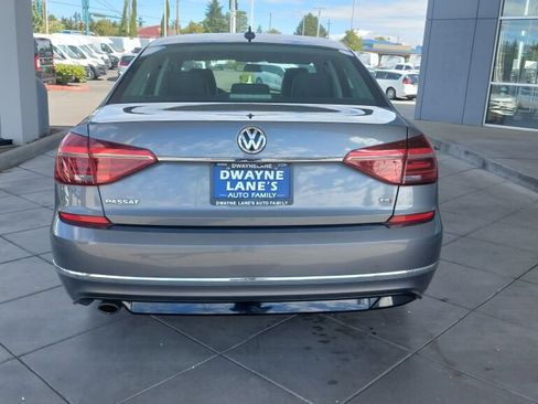 Used 2017 Volkswagen Passat 1.8T R-Line w/ R-Line Lighting Package FWD image 4