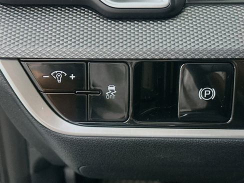Used 2025 Kia Sportage LX FWD image 16