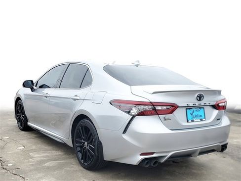 Used 2021 Toyota Camry XSE image 3