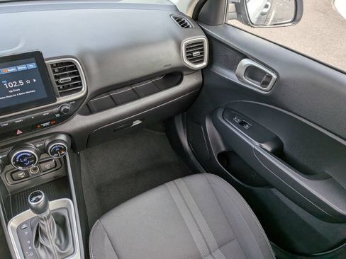 Certified 2025 Hyundai Venue SEL FWD image 18
