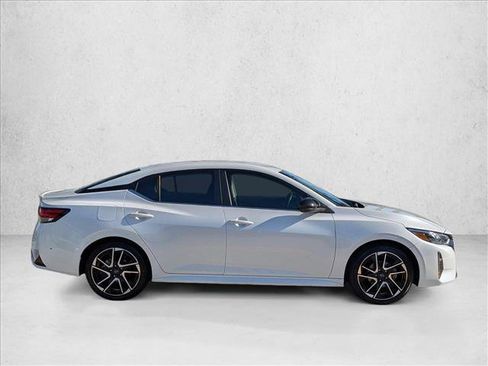 Certified 2024 Nissan Sentra SR FWD image 4