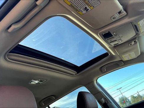 Used 2018 Subaru Outback 3.6R Touring w/ Popular Package #3 image 18