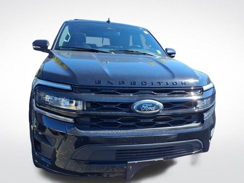 Used 2022 Ford Expedition Limited image 2