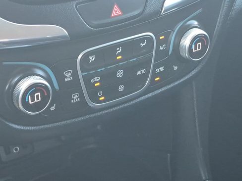 Used 2018 Chevrolet Equinox Premier FWD image 24