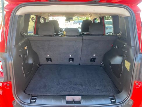 Used 2023 Jeep Renegade Latitude AWD/4WD image 5