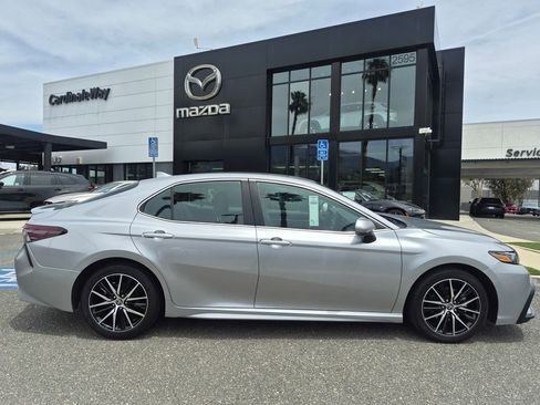 Used 2024 Toyota Camry SE FWD image 7