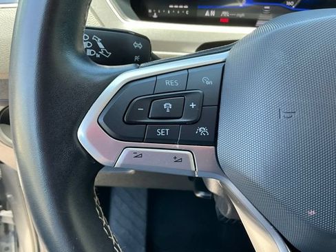 Used 2024 Volkswagen Tiguan SE AWD/4WD image 25