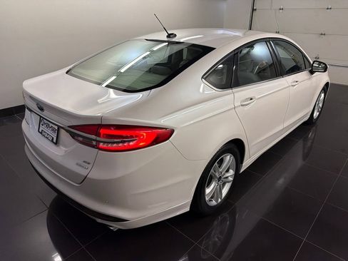 Certified 2018 Ford Fusion SE w/ Fusion SE Technology Package FWD image 6