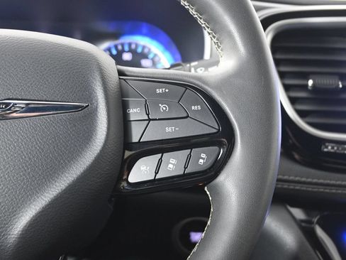 Used 2024 Chrysler Pacifica Touring FWD image 38