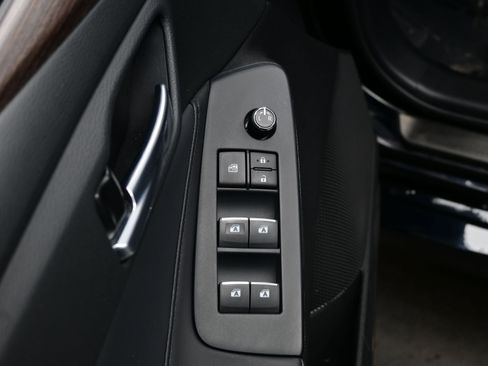 Used 2019 Toyota Avalon XLE image 10