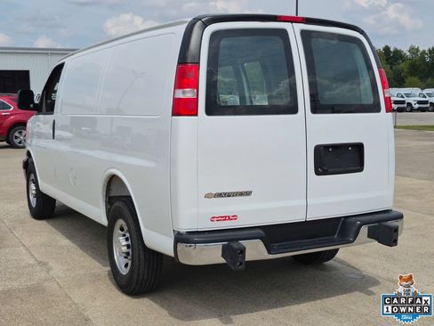 Used 2025 Chevrolet Express 2500 w/ Driver Convenience Package RWD image 5