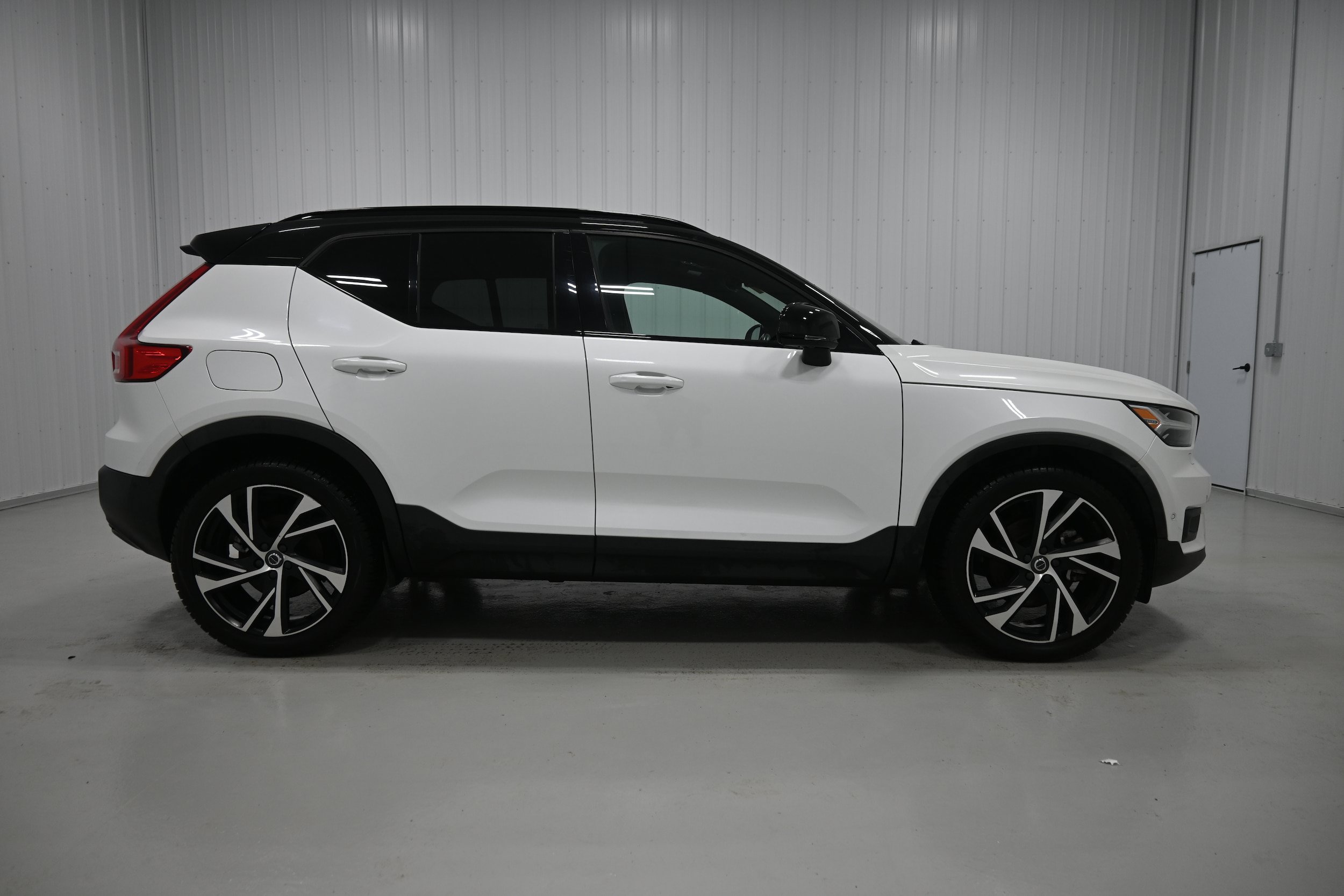 Used 2021 Volvo XC40 T5 R-Design w/ Protection Package Premier AWD/4WD image 37