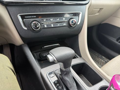 Used 2017 Kia Optima LX FWD image 11