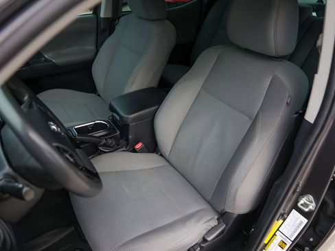 Used 2018 Toyota Tacoma SR w/ SR Convenience Package image 10