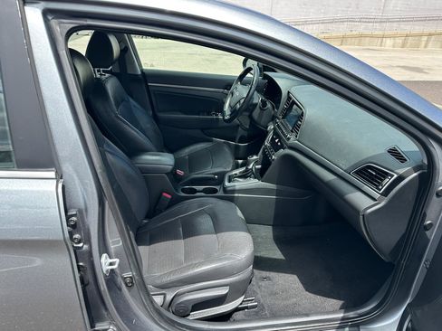 Used 2017 Hyundai Elantra Limited FWD image 17