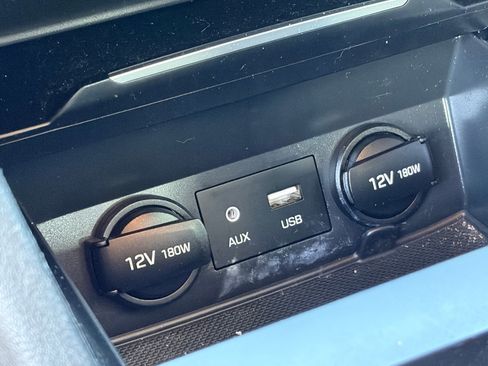 Used 2018 Hyundai Elantra SE FWD image 25