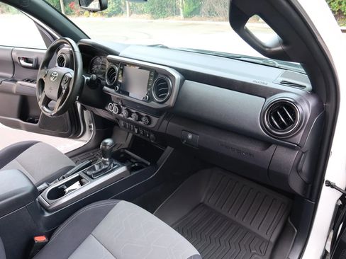 Used 2020 Toyota Tacoma TRD Sport w/ Technology Package AWD/4WD image 26