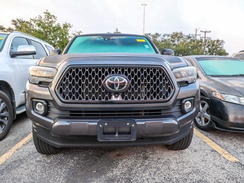 Used 2021 Toyota Tacoma Limited w/ Nightshade Package AWD/4WD image 4