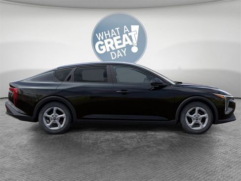 New 2025 Kia K4 LXS image 7