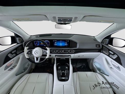 Used 2023 Mercedes-Benz Maybach GLS 600 4MATIC image 28
