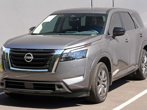 Used 2025 Nissan Pathfinder S FWD image 43