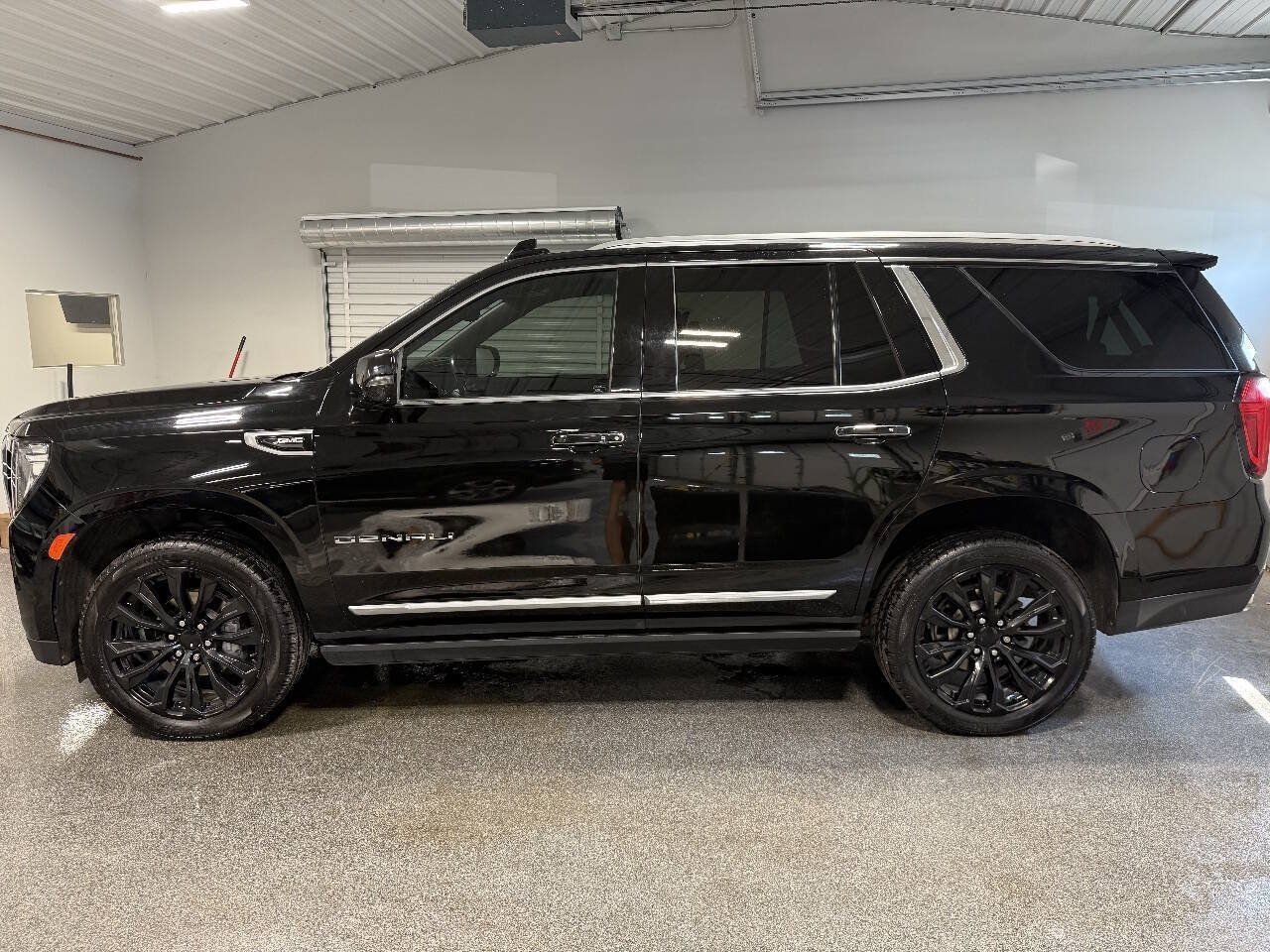 Used 2021 GMC Yukon Denali w/ Denali Ultimate Package AWD/4WD image 12