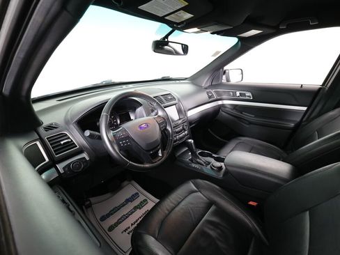 Used 2017 Ford Explorer XLT w/ Equipment Group 202A image 10
