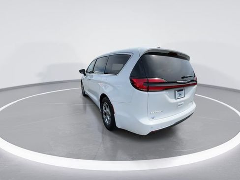Certified 2024 Chrysler Pacifica Limited FWD image 6