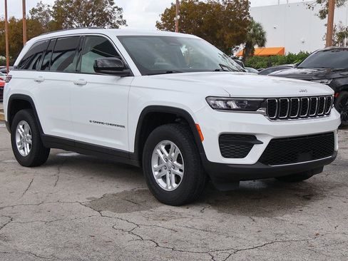 Used 2022 Jeep Grand Cherokee Laredo w/ Luxury Tech Group I image 2