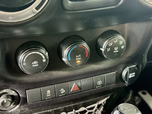 Used 2015 Jeep Wrangler Unlimited Sahara w/ Max Tow Package AWD/4WD image 16