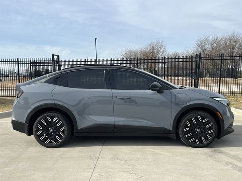 New 2026 Nissan Leaf Platinum+ image 3