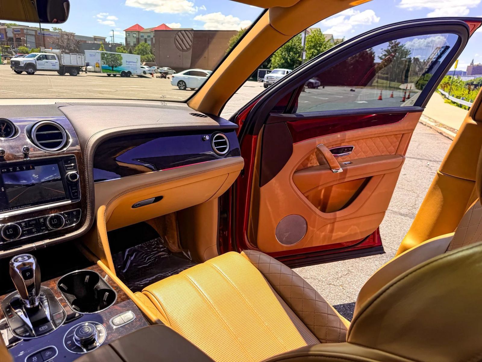 Used 2017 Bentley Bentayga AWD/4WD image 18