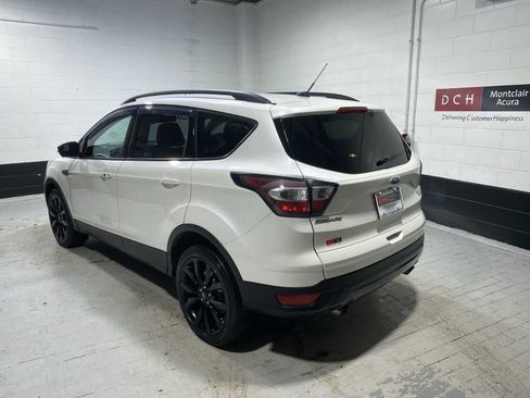 Used 2017 Ford Escape Titanium image 4