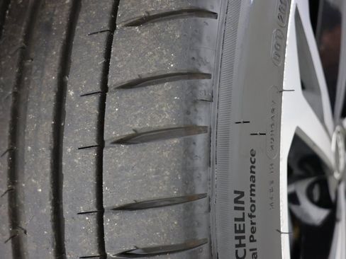 Used 2022 Audi e-tron GT Prestige image 15