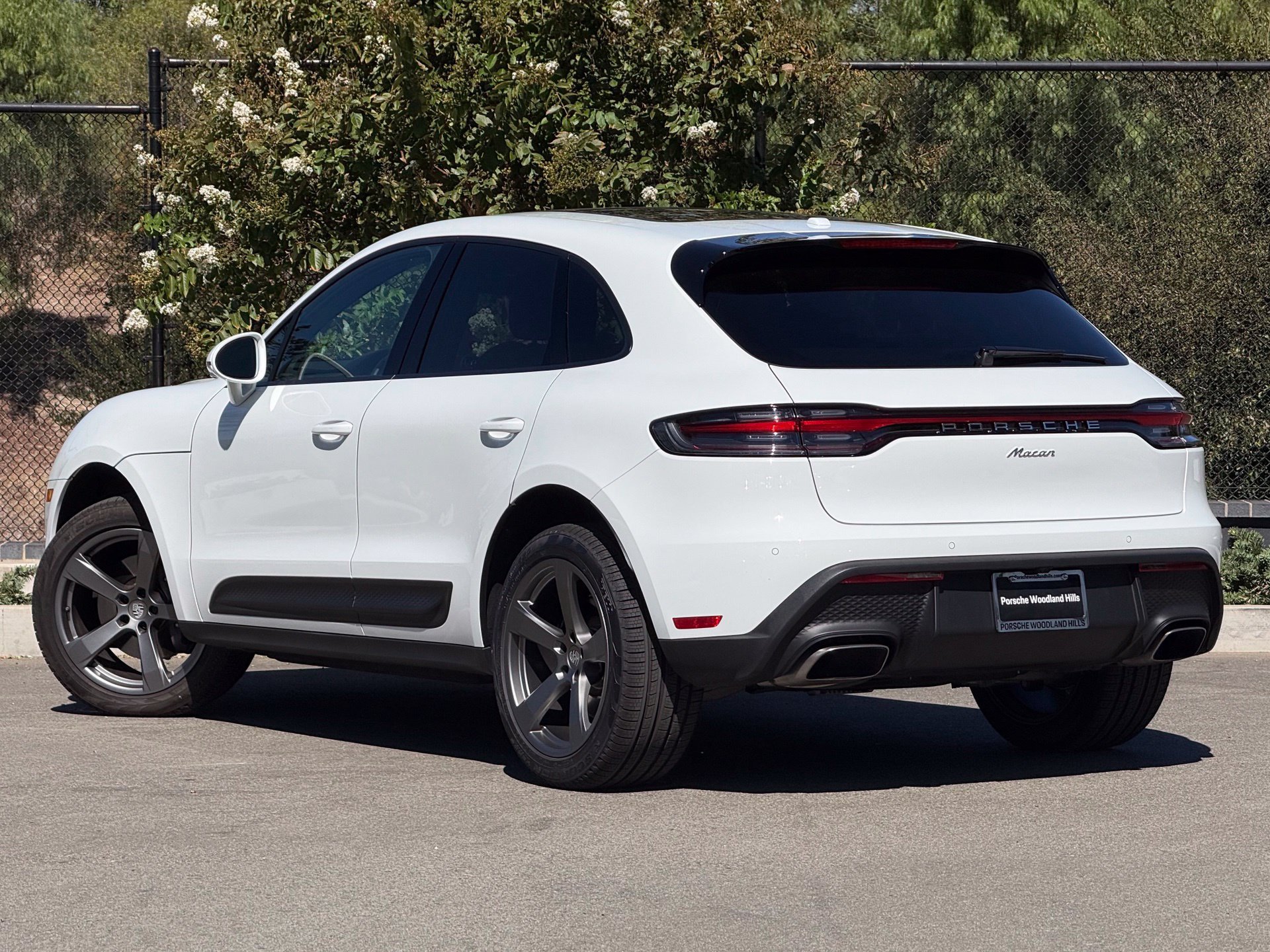 Used 2026 Porsche Macan AWD/4WD image 3