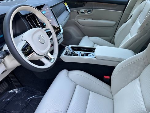 New 2026 Volvo XC90 T8 Ultra image 8