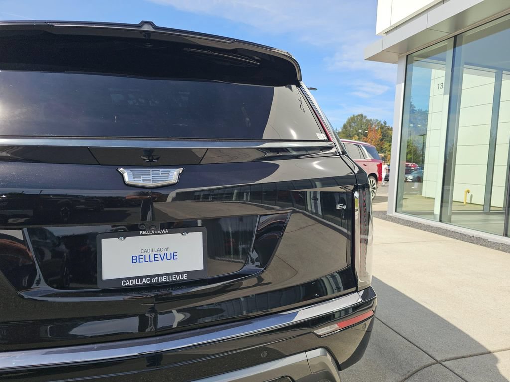 New 2027 Cadillac Vistiq Luxury AWD/4WD image 17