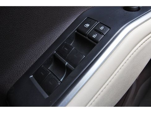 Used 2022 Toyota Highlander XLE FWD image 24