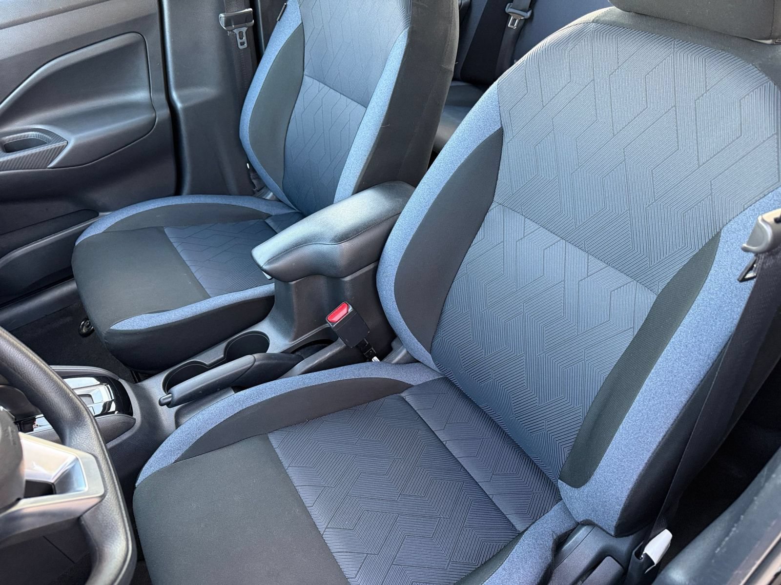 Used 2025 Nissan Versa SV FWD image 35