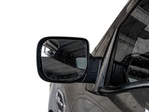 Used 2017 Nissan Titan SL AWD/4WD image 39