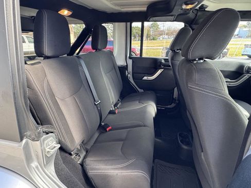 Used 2016 Jeep Wrangler Unlimited Sahara image 20
