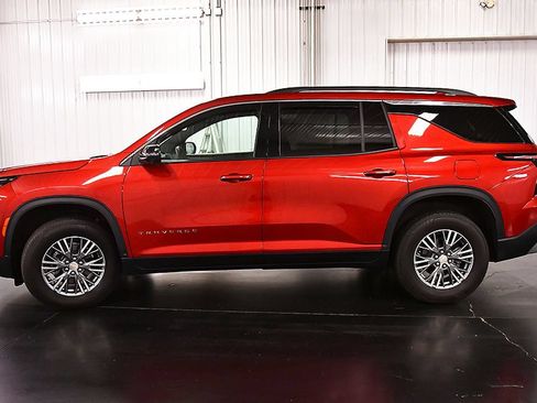 Used 2025 Chevrolet Traverse LT w/ Driver Confidence Package AWD/4WD image 4