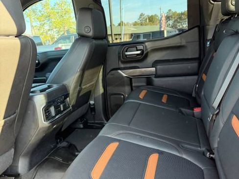 Used 2021 GMC Sierra 1500 AT4 w/ AT4 Value Package AWD/4WD image 11