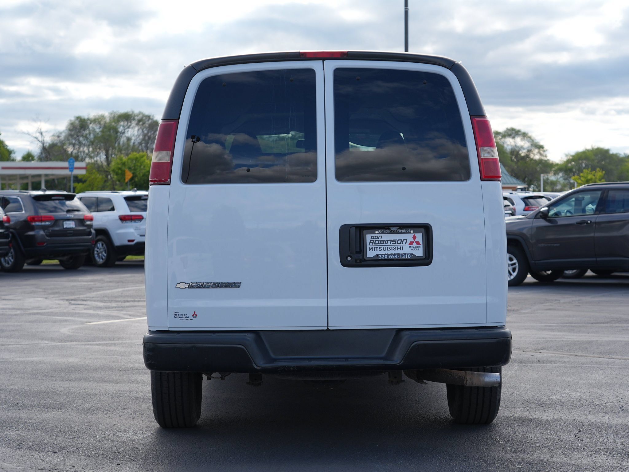 Used 2019 Chevrolet Express 2500 LS w/ Driver Convenience Package RWD image 4