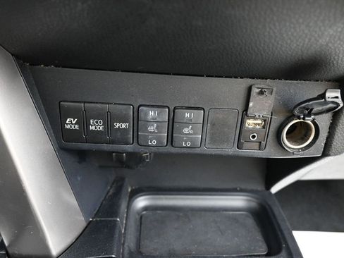 Used 2016 Toyota RAV4 Limited image 26