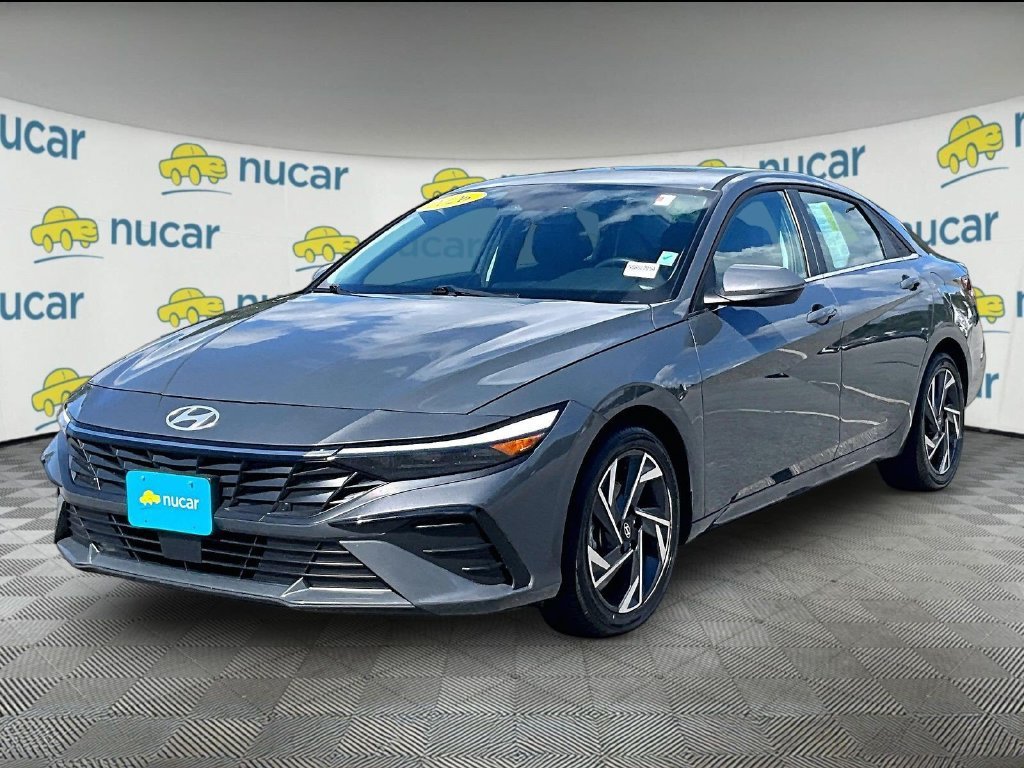Used 2026 Hyundai Elantra Limited FWD image 3