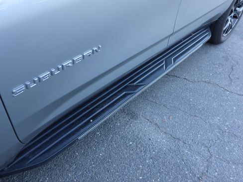 Used 2024 Chevrolet Suburban High Country w/ Advanced Technology Package image 13