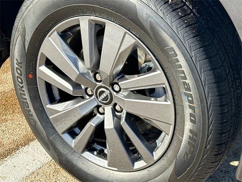 Certified 2025 Nissan Pathfinder S image 10