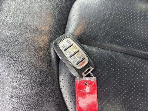 Used 2022 Chrysler Pacifica Touring-L w/ Uconnect Theater Family Group image 51